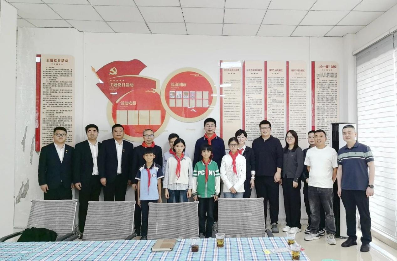 【pp电子】崔幼刚送新选派驻村干部到驻村点报到